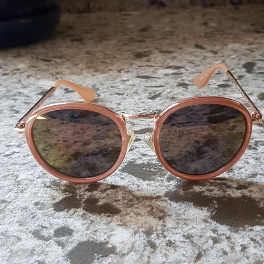 3 sunglasses, American Eagle, Guess and Quay